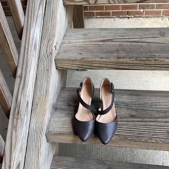 Brown tee strap small heels - Picture 4 of 8